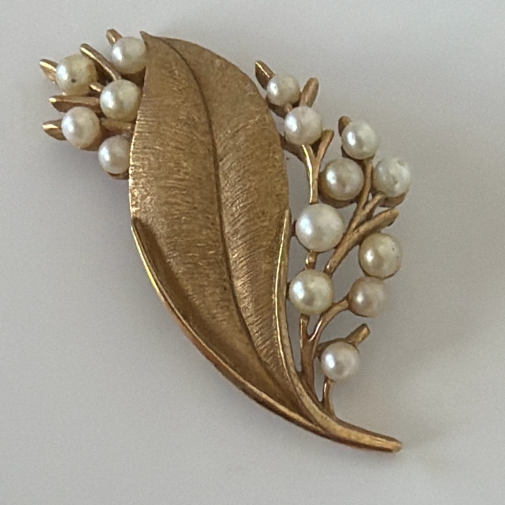 Marvella Dynasty Gold Tone Faux Pearl Leaf Spray Brooch Vintage